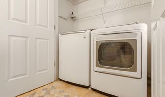 220 Island Dr, Middletown, RI 02842