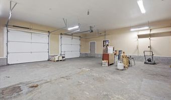 14 E Point Rd, Albrightsville, PA 18210