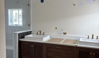 281 7th St, Avalon, NJ 08202