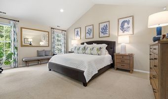 35 Lilac Ln, Danbury, CT 06810