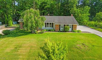 300 Chatham Dr, Aurora, OH 44202