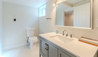 942 N MCKINLEY Rd, Arlington, VA 22205