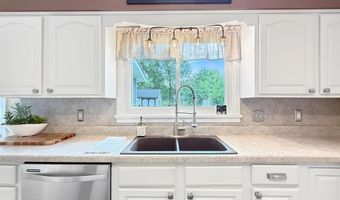 1008 Columbus Cir S, Ashland, OH 44805