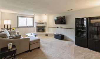1942 Trail Ridge St, Arlington Heights, IL 60004