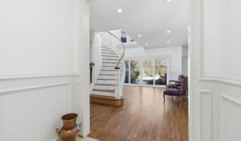 14917 Oaks N Dr, Addison, TX 75254