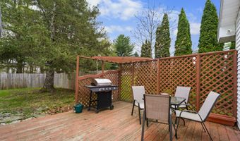 42 Sugarloaf Ln, Bangor, ME 04401