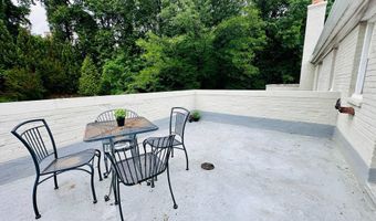 706 S ARLINGTON MILL Dr 18302, Arlington, VA 22204