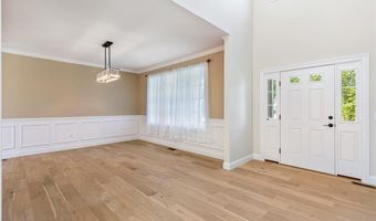8 Lyn Ct, Cumberland, RI 02864