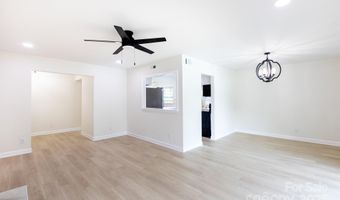 8356 Meadow Lakes Dr, Charlotte, NC 28210
