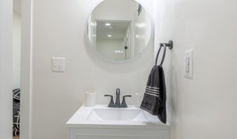 4702 MEADE St NE, Washington, DC 20019