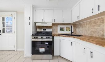 12 Valiant Dr, Coventry, RI 02816