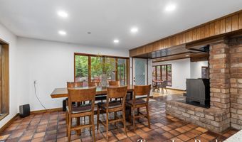 410 Greentree Ln NE, Ada, MI 49301