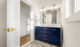 18 Mea Ln, Beach Haven, NJ 08008
