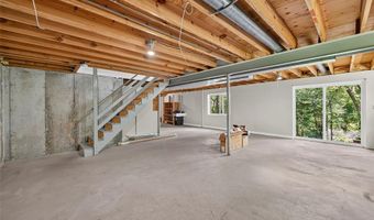 1592 Greenfield Crossing Ct, Ballwin, MO 63021
