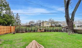 2819 N Kennicott Ave, Arlington Heights, IL 60004