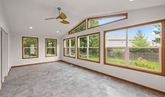 725 11th St SE, Altoona, IA 50009