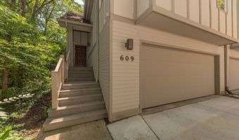 609 Ridgewood Ct, Ann Arbor, MI 48103