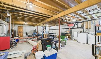 34 Beach Plum Rd, Narragansett, RI 02882
