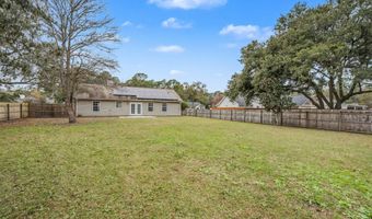 4 Shiney Leaf Ct, Beaufort, SC 29907