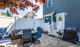 19 Eustis Ave, Newport, RI 02840