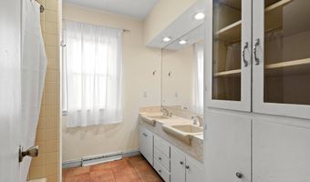 430 E GLENDALE Ave, Appleton, WI 54911