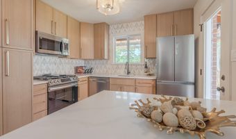 57 GARDEN Dr, Alexandria, VA 22304