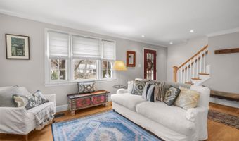 4004 ESTABROOK Dr, Annandale, VA 22003