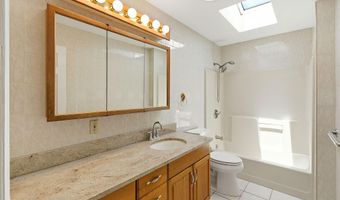 59 Park Ave, Bayville, NJ 08721