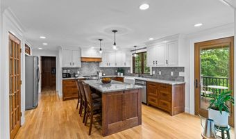 4 Carnation St, Cumberland, RI 02864