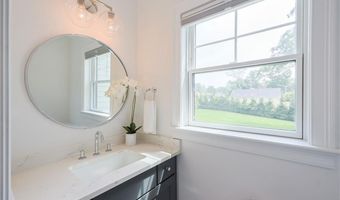 2 Bluemead Farm Ln, Barrington, RI 02806