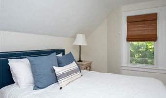 27 Mann Ave, Newport, RI 02840