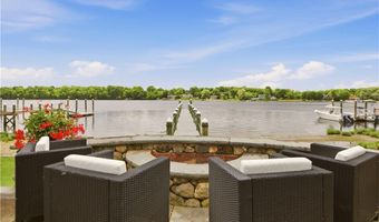 11 Opechee Dr, Barrington, RI 02806