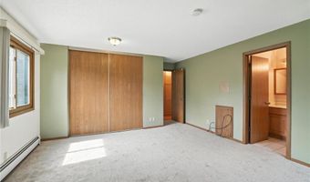 4 Pine Tree Dr 233, Arden Hills, MN 55112