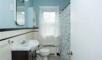 14 Dexter St, Newport, RI 02840