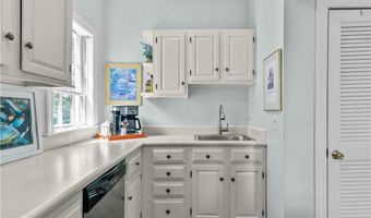 97 Narragansett Ave C4, Newport, RI 02840