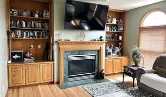 863 Marc Dr, Alton, IL 62002