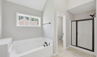 107 Walkabout Dr, Aberdeen, NC 28315