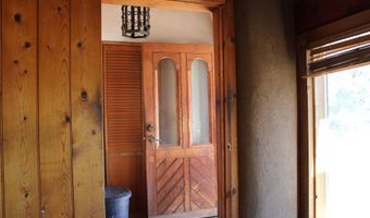 7 Freedom Rd, Carson, NM 87517