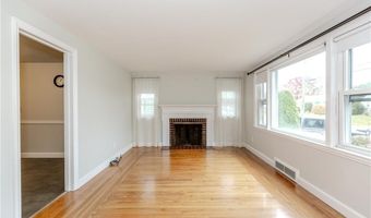 189 Poplar Dr, Cranston, RI 02920