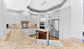 324 Meadowbrook Country Club Est, Ballwin, MO 63011