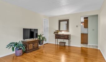 22 College St APT 3, Clinton, CT 06413