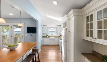 15 Shore Dr, Barrington, RI 02806