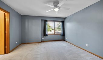 446 S Wenbriar Sq, Addison, IL 60101