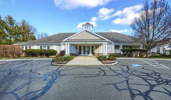 28 Crestview Ln 28, Danbury, CT 06810