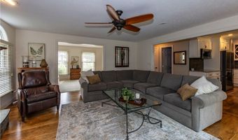 300 Lakeview Cir, Aurora, OH 44202