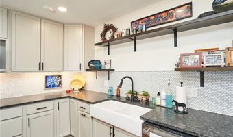 885 Kenton Ct, Akron, OH 44313