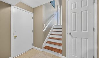 1452 Cedar Bluff Dr, Ballwin, MO 63021