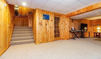 9 Wilshire Ln, Cranston, RI 02921