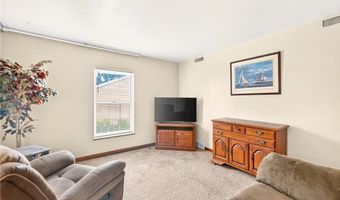 3 Solar Dr, Ambridge, PA 15003