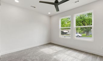 915 S Hudson Ave, Aurora, MO 65605
